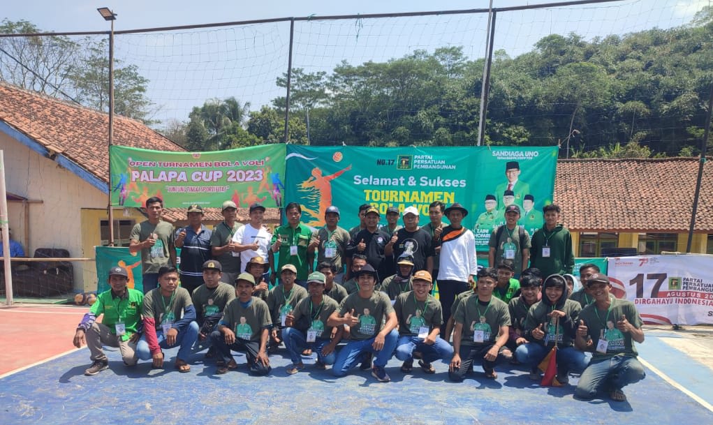H. Oom Ketua DPC PPP Kab. Subang Membuka Open Turnamen Volley Ball PALAPA CUP Di Cikupa Desa Cirangkong