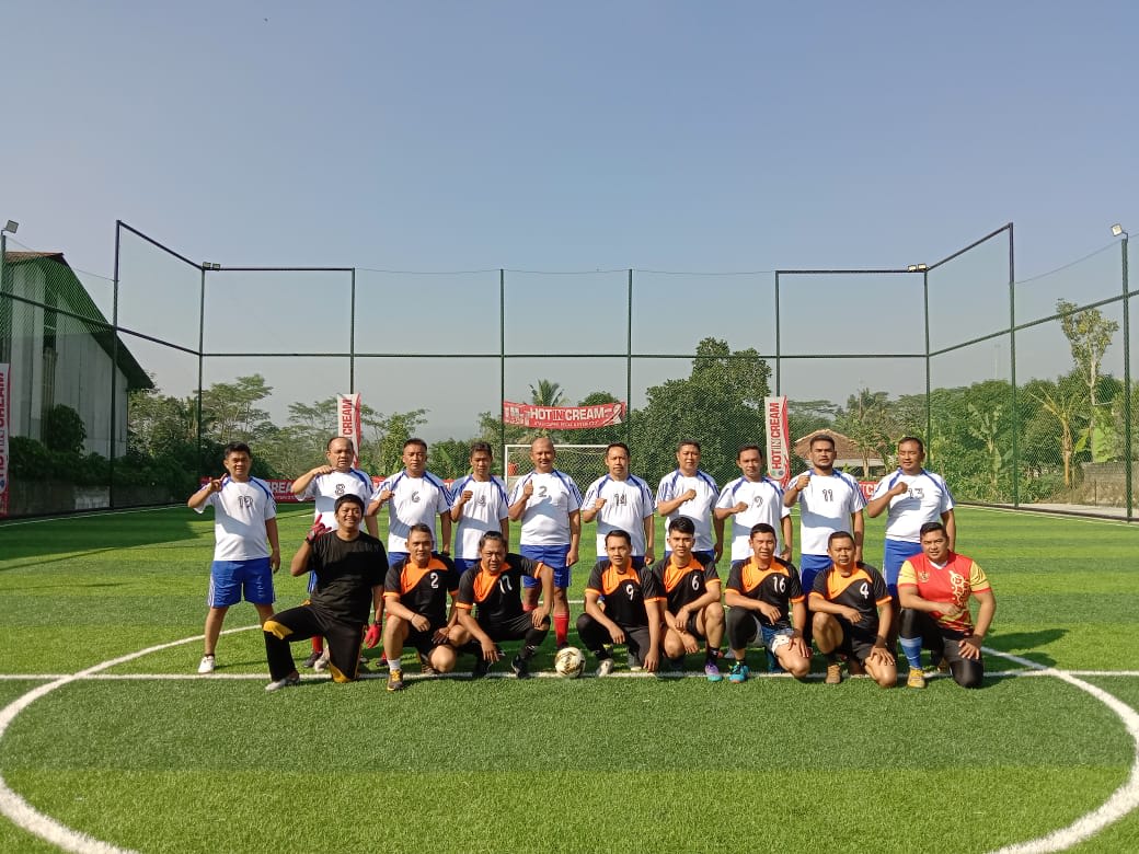 Ciptakan Sinergitas Antar Polsek Melalui Olahraga Mini Soccer Antara Polsek Cisalak Melawan Polsek Jalancagak