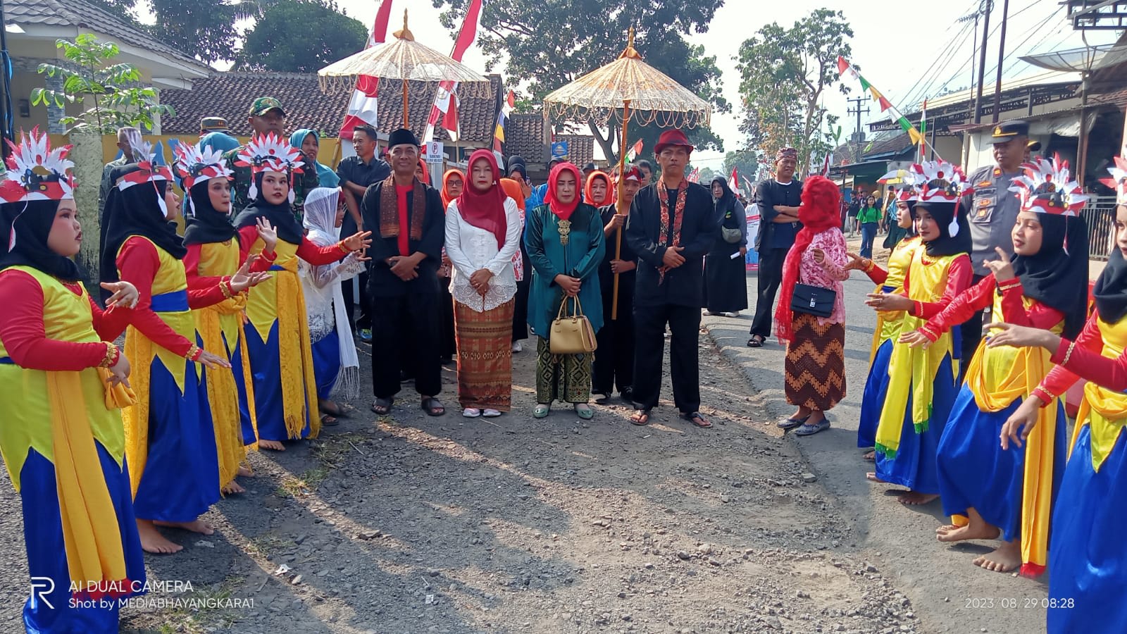 Pawai Alegoris HUT RI Ke-78 Desa Kawungluwuk, UMKM Menjadi Prioritas Utama Untuk Kesejahteraan Masyarakat