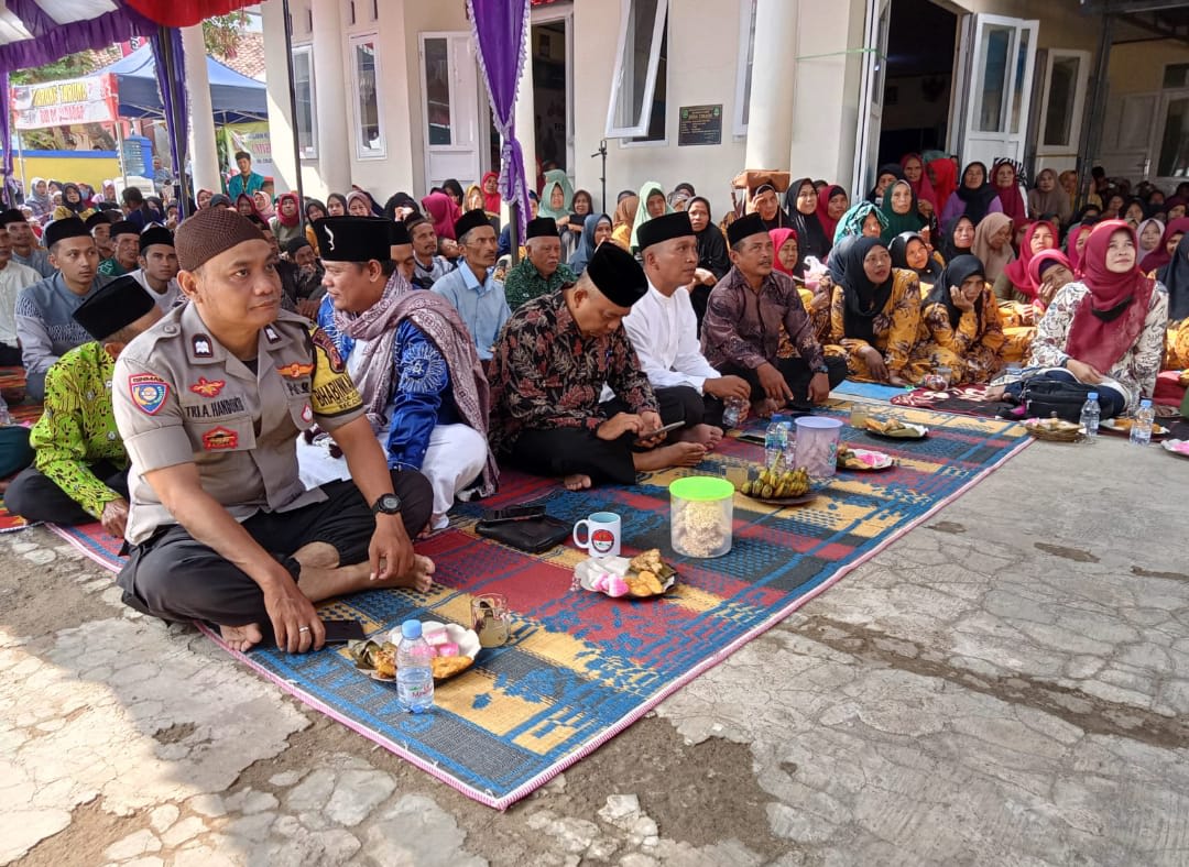 Pengajian Rotin Sekaligus Pelepasan KKN Mahasiswa Mahasiswi Universitas Mandiri Subang di Desa Cikadu