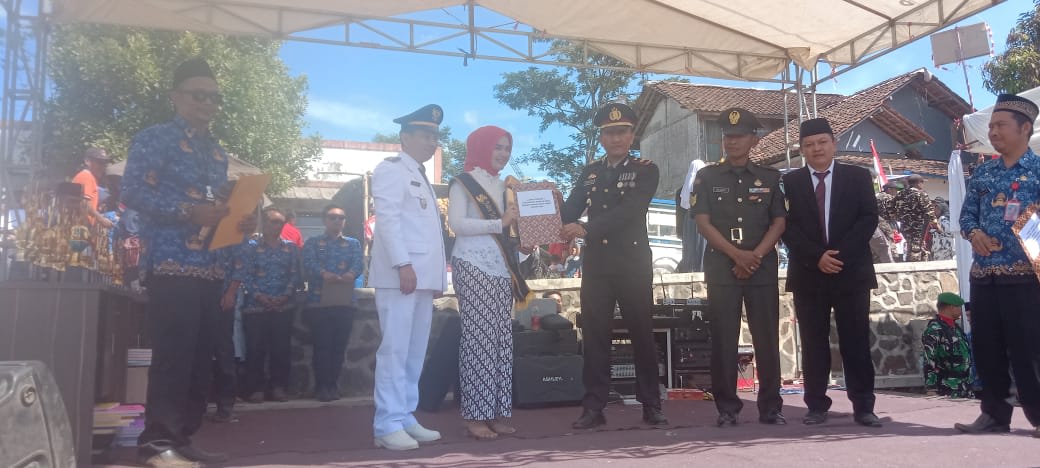 Camat Pamulihan Pimpin Upacara HUT RI ke 78 Tingkat Kecamatan
