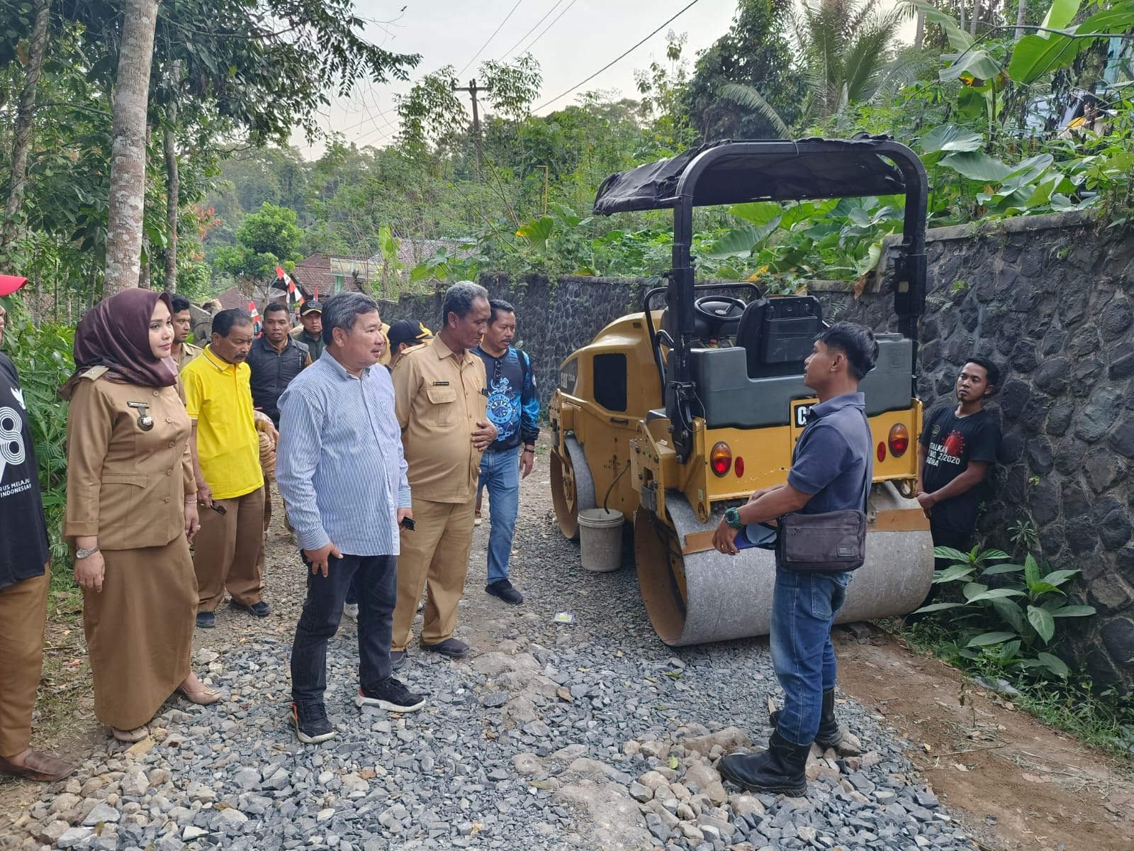 Membangun Konektivitas di Garut Selatan, Bupati Rudy Tinjau Jembatan dan Jalan di Desa Gunamekar
