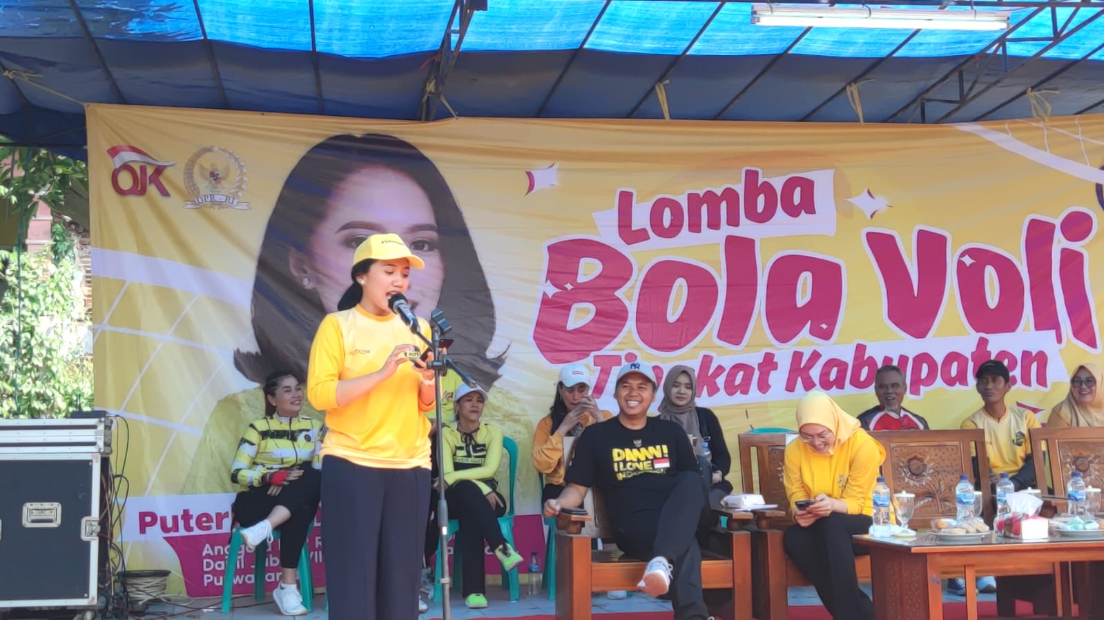 LOMBA BOLA VOLI KABUPATEN PURWAKATA MEMPEREBUTKAN PUTRI KOMARUDIN CUP