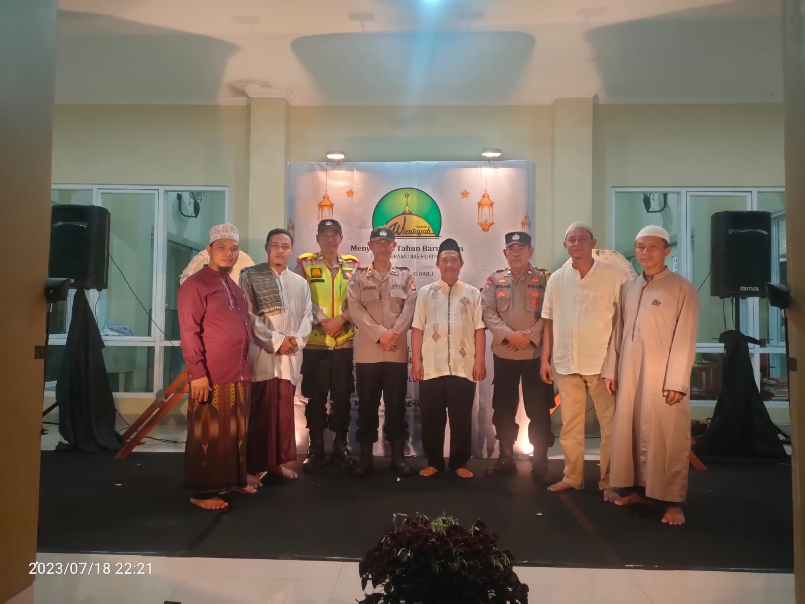 Giat Patroli dialogis di Ponpes Al Wientayah di desa Gunungtua saat menyambut Tahun baru Islam 1445 H di Wilkum Polsek Cijambe