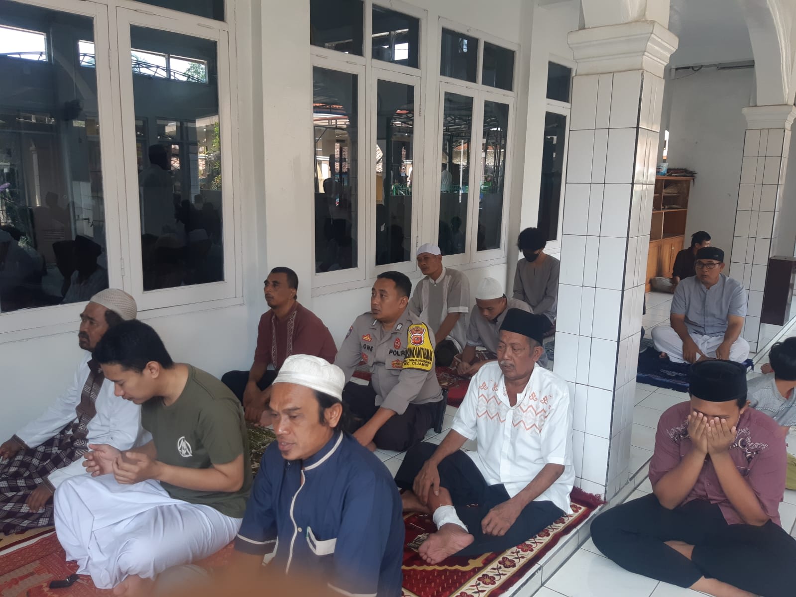 GIAT CURHAT JUM'AT BHABINKAMTIBMAS DENGAN WARGA BINAAN DI DUSUN TANJUNGWANGI WILKUM POLSEK CIJAMBE