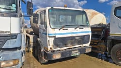 Used Mercedes-Benz V-Series Concrete / Cement Mixer Truck (6m3) 1