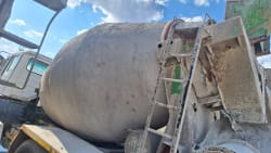Used Mercedes-Benz V-Series Concrete / Cement Mixer Truck (6m3) 9