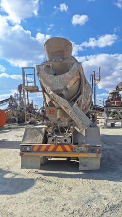 Used Mercedes-Benz 3535 Axor Concrete / Cement Mixer Truck ( 8m3 ) Newta 2026-0012 7