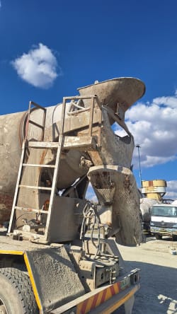 Used Mercedes-Benz 3535 Axor Concrete / Cement Mixer Truck ( 8m3 ) Newta 2026-0012 9