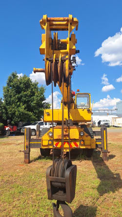 Grove 18 ton All Terrain Crane Truck 6