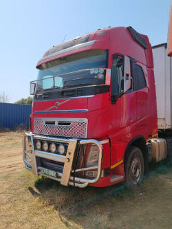 Volvo 480 Globetrotter Truck Tractor 2