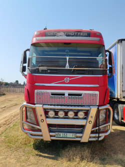 Volvo 480 Globetrotter Truck Tractor 3