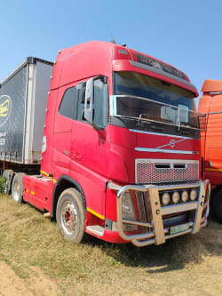 Volvo 480 Globetrotter Truck Tractor 4