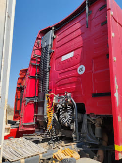 Volvo 480 Globetrotter Truck Tractor 9