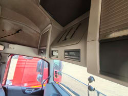 Volvo 480 Globetrotter Truck Tractor 25