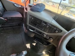 Volvo 480 Globetrotter Truck Tractor 27