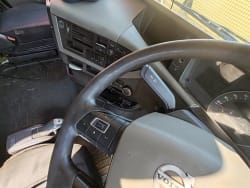Volvo 480 Globetrotter Truck Tractor 29