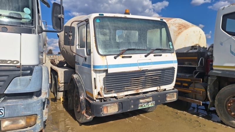 Mercedes-Benz V-Series Concrete / Cement Mixer Truck (6m3)