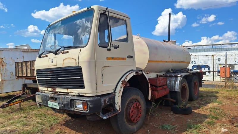 Mercedes-benz 2224 8000lt Watertank / Water TankTruck