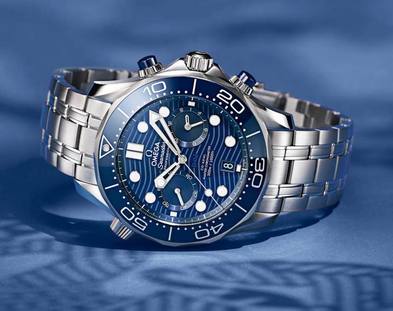 Omegg_a Seamaster Diver 300M Co-Axial Master Chronometer Chronograph silver blue alternate view