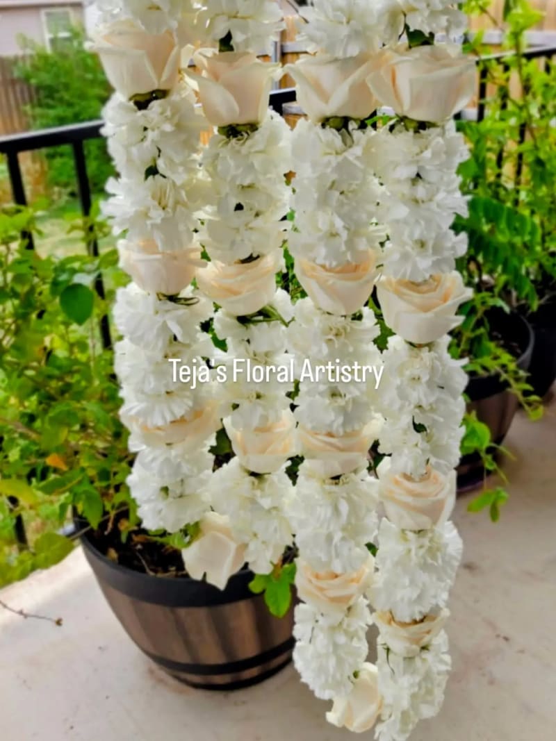 Ivory Mum Varmala