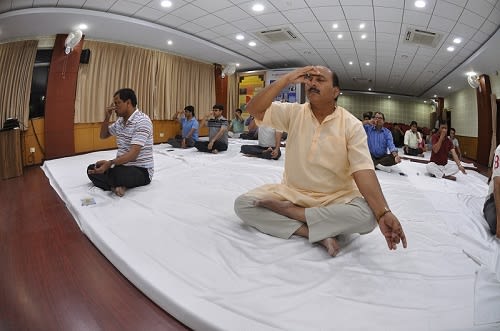 nadi shodhan pranayama alternate nostril breathing
