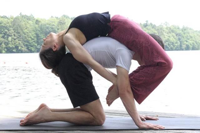 19 Easy Partner Yoga Poses To Rejuvenate Your Relationship
