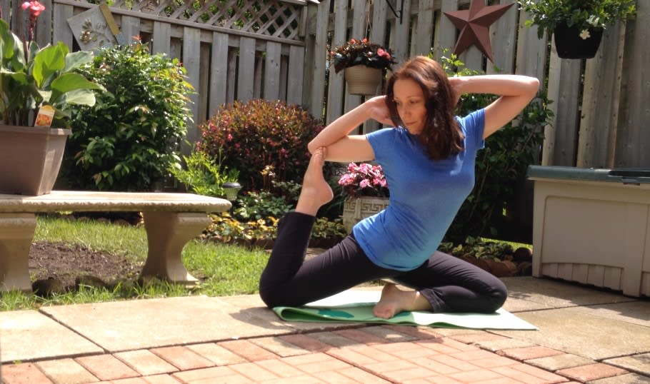 Interview with Lisa V - A Vinyasa Yoga Teacher & Prana Flow Triber