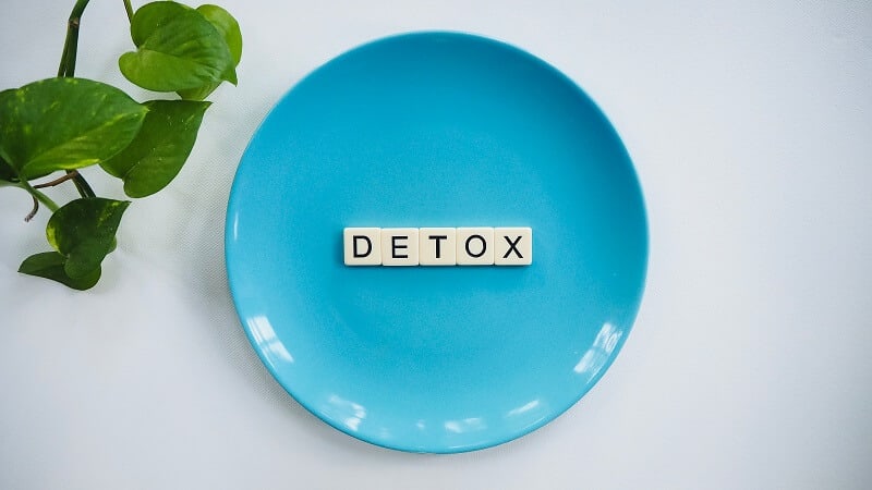Detoxification in oil-pulling