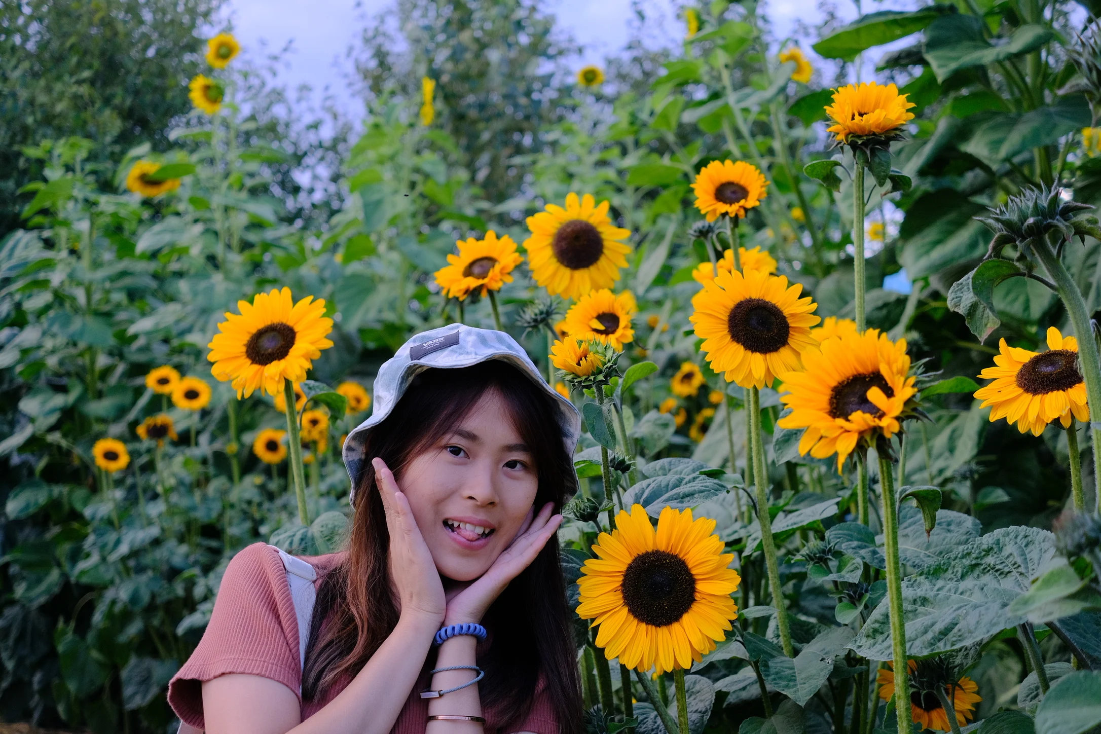 Natalie is my girl friend. And she is the sunflower in my eyes 🌻.