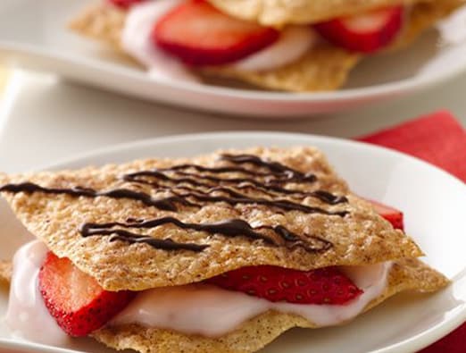 Crisp Wontons with Strawberry Yogurt