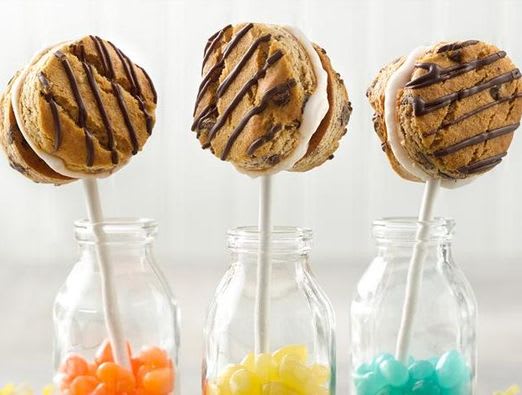 Frozen Yogurt Cookie Pops