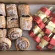 Danish pastry & fruit platter (20 pcs)