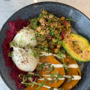 Avocado & chickpea buddha bowl