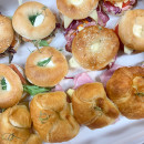 Mini bagels & croissant box (16 pcs)