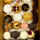Signature Sweet Treat box (20 pcs)