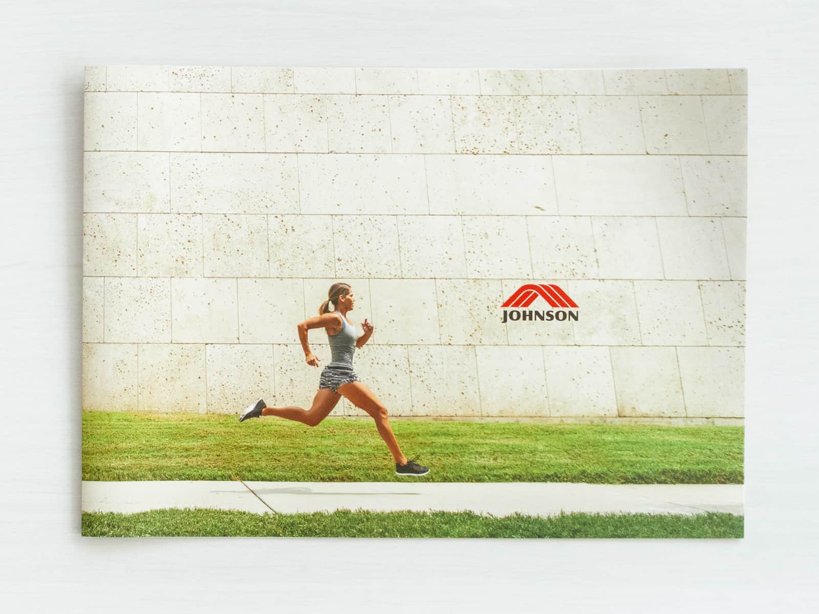 片面マットPP貼り加工した巻き三つ折りの会社案内