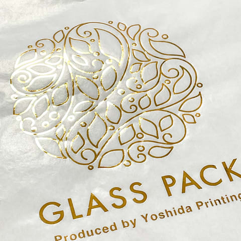 ロゴを金印刷（箔押し）したサンプルの接写