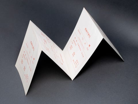 試作品の連続伝票型薬袋（薬袋がつながっている様子）