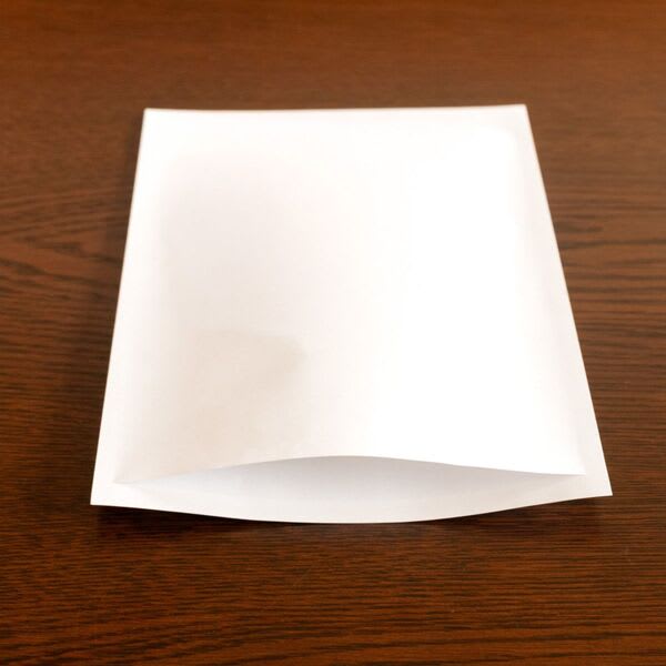 お薬はスリットから滑り入れます