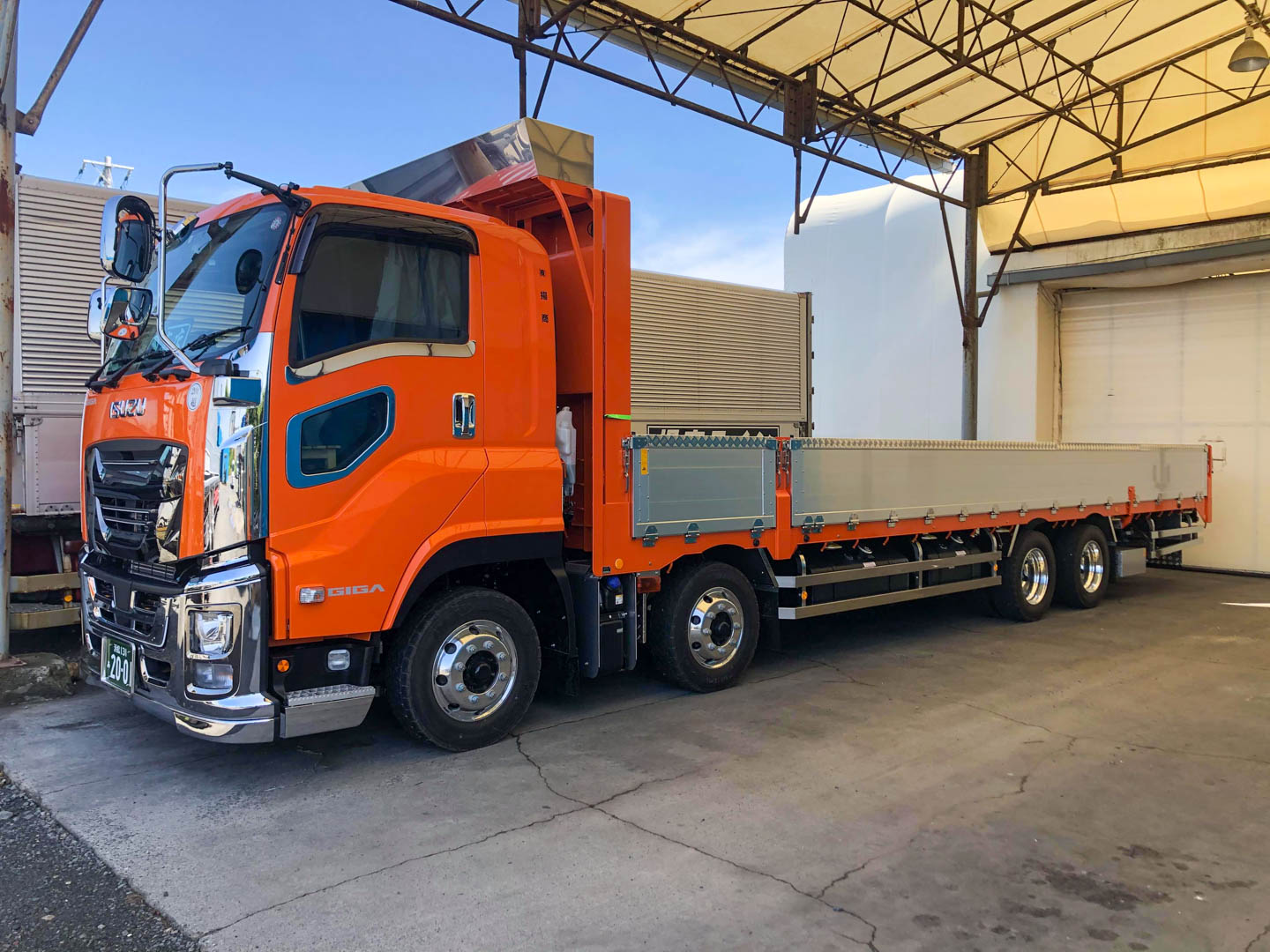 大型平ボディを導入しました。 2