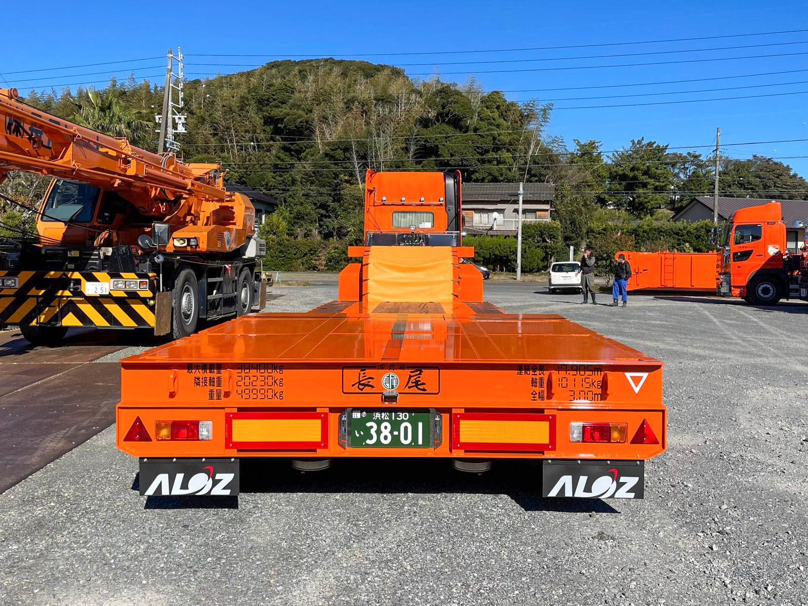 三軸低床舵切トレーラーを導入しました。 2