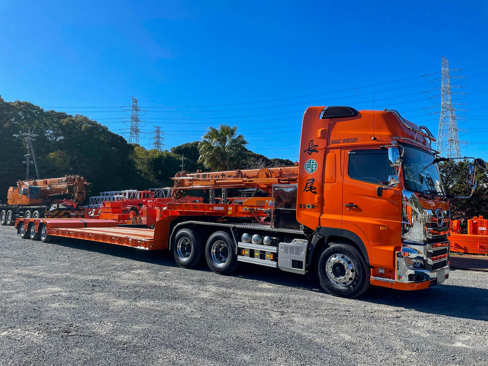 三軸低床舵切トレーラーを導入しました。 1