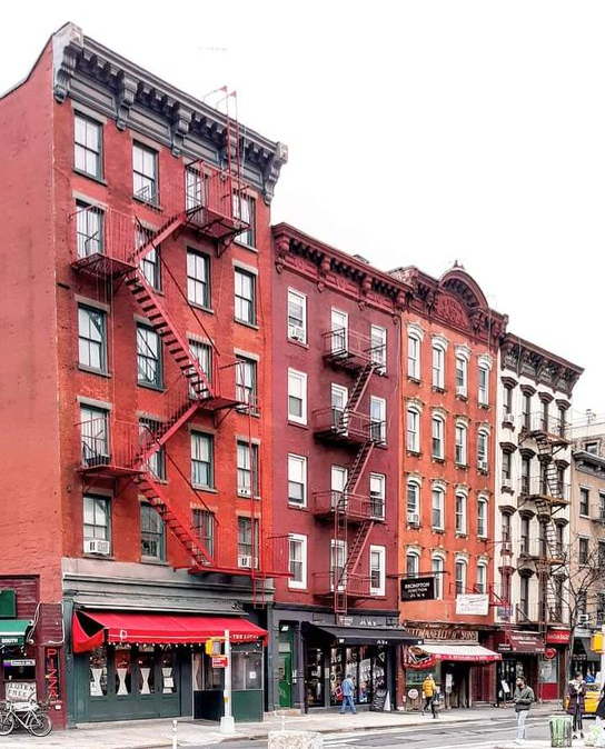 Rent an apartment to tourists for a day through Your Price Booking | Greenwich Village, Manhattan, New York City, USA