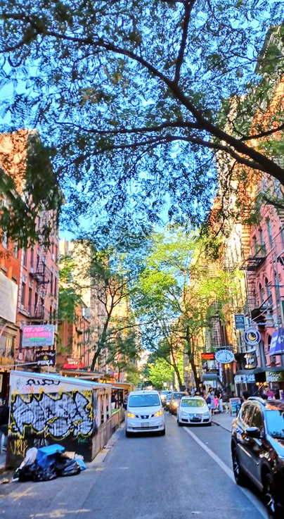 Rent an apartment to tourists for a day through Your Price Booking | West Village, Manhattan, New York City, USA