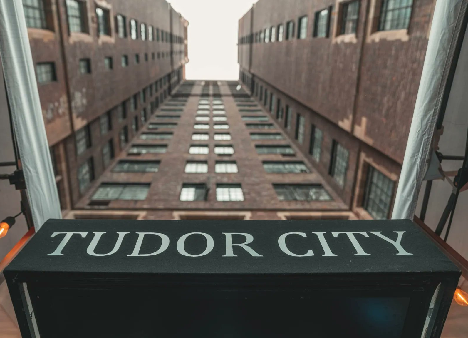 Rent an apartment to tourists for a day through Your Price Booking | Tudor City, Manhattan, New York City, USA