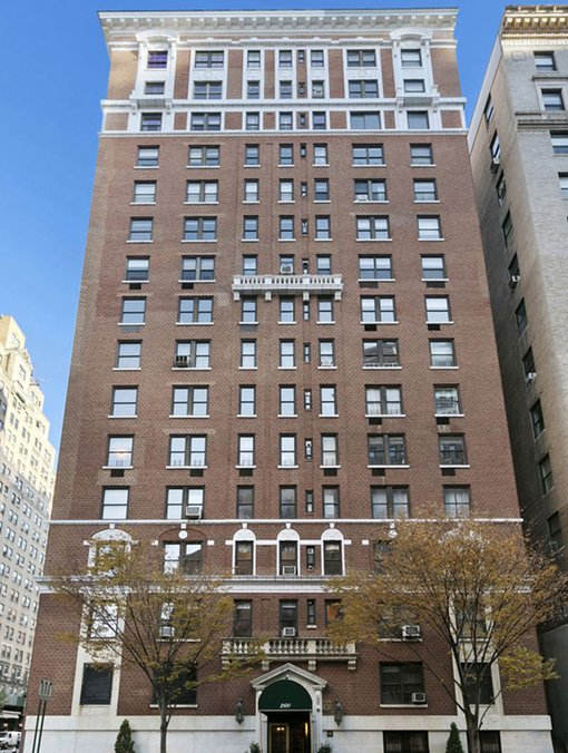 Rent an apartment to tourists for a day through Your Price Booking | Lincoln Square, Manhattan, New York City, USA