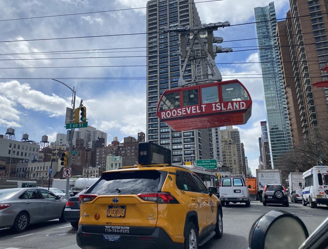 Rent an apartment to tourists for a day through Your Price Booking | Roosevelt Island, Manhattan, New York City, USA