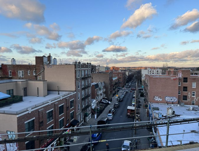 Rent an apartment to tourists for a day through Your Price Booking | Woodside, Queens, New York City, USA