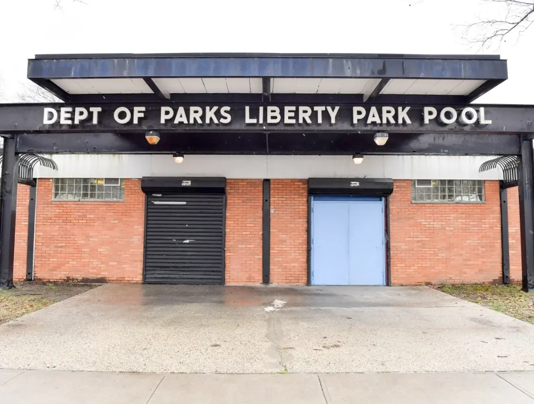 Rent an apartment to tourists for a day through Your Price Booking | Liberty Park, Queens, New York City, USA